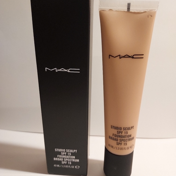 MAC Studio Sculpt SPF 15 Foundation *NC37* / 1 oz / New in box - Picture 2 of 5
